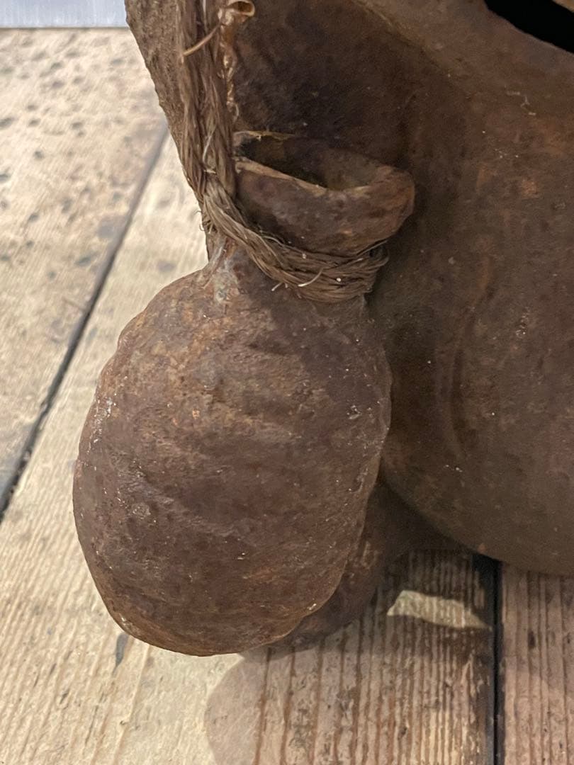 鉄製　たぬき　狸　置物　傘被り　飾り　工芸品　年代物　ディスプレイ　オブジェ