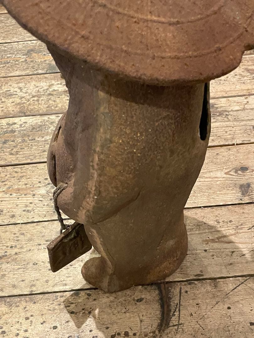 鉄製　たぬき　狸　置物　傘被り　飾り　工芸品　年代物　ディスプレイ　オブジェ