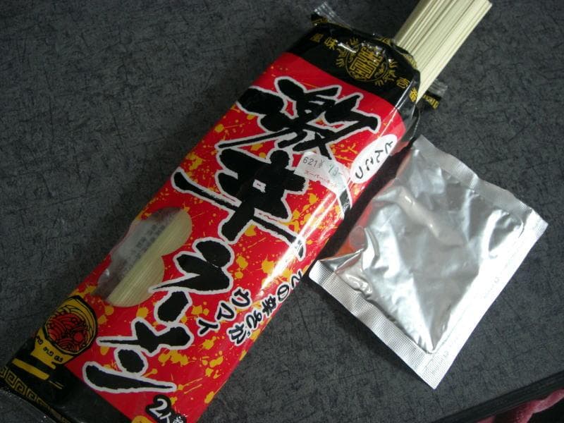 大特￥19999　1食分￥83　激レアさがんもんの豚骨とんこつ＆激辛豚