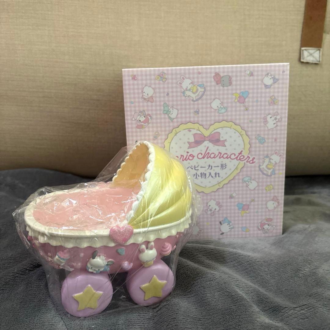 サンリオキャラクターズ ベビーカー形小物入れ