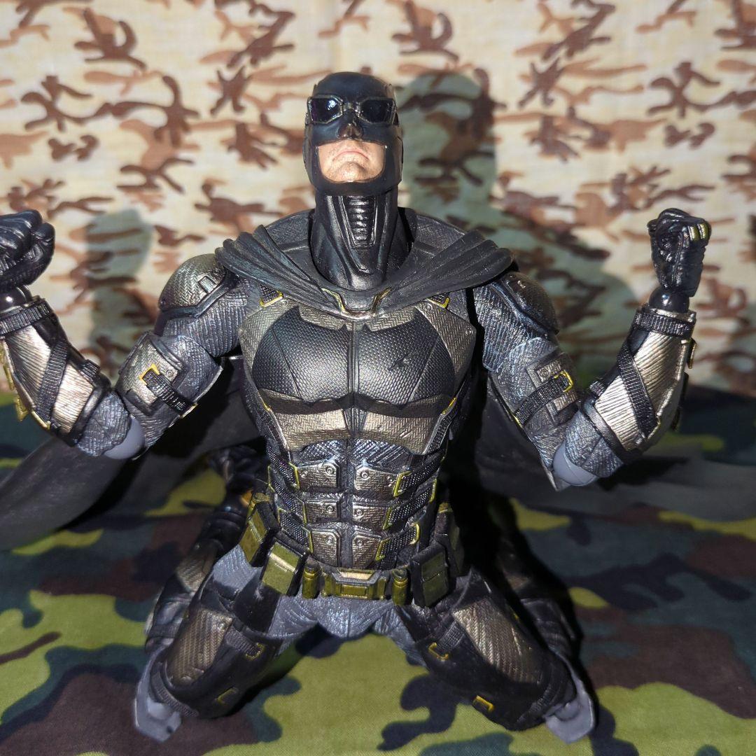 PLAY ARTS改／BATMAN•中古開封品【タクティカルスーツver】