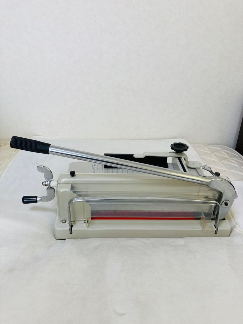 業務用　大型裁断機　ペーパーカッター　サイズ　A4　B5　A5　B6　B7