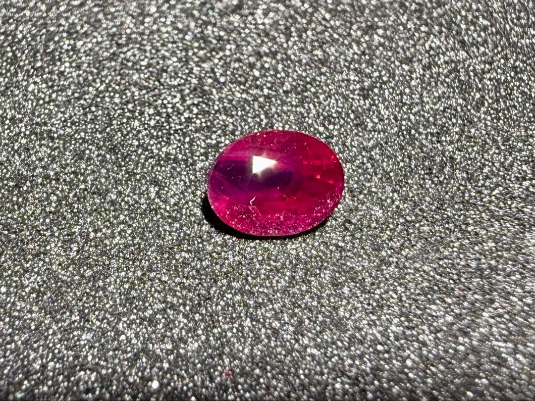 【ビルマ(ミャンマー)産】非加熱ピジョンブラッドルビー　GIA鑑　1.18ct