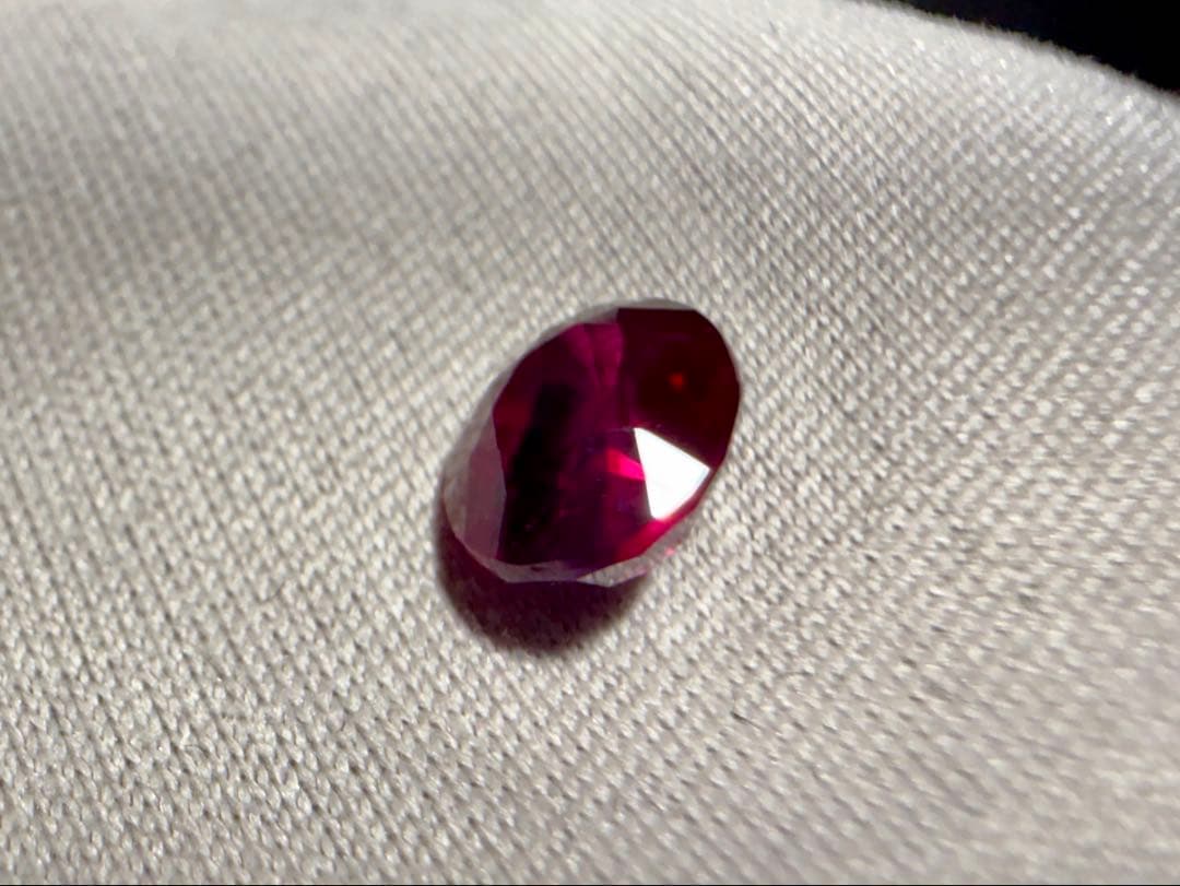 【ビルマ(ミャンマー)産】非加熱ピジョンブラッドルビー　GIA鑑　1.18ct