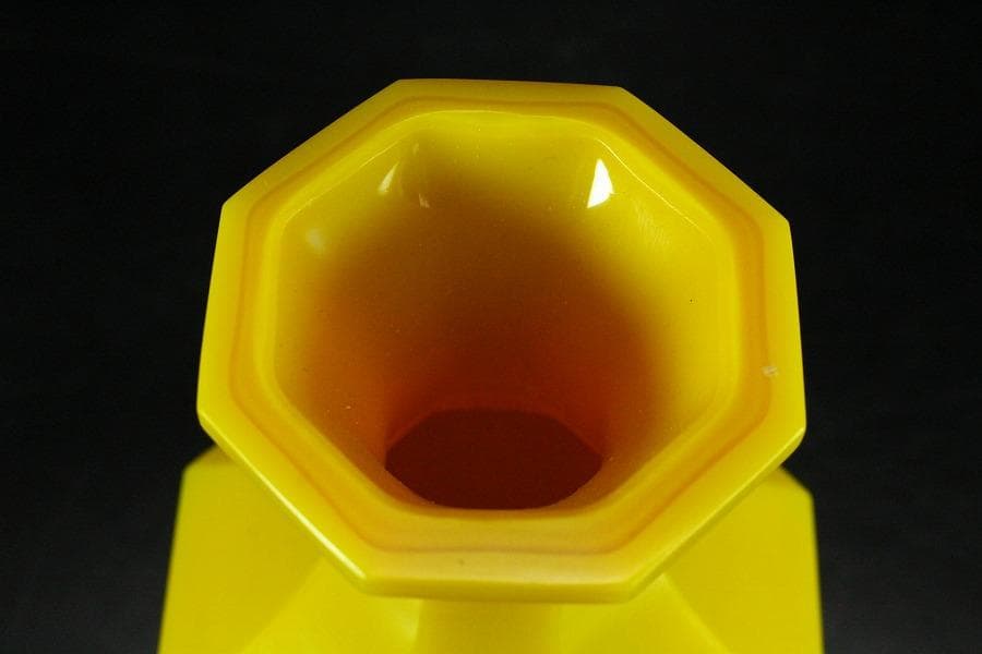 中国美術 乾隆硝子 黄色 八方 瓶 刻 乾隆年製 茶道具伝来(K-A211)