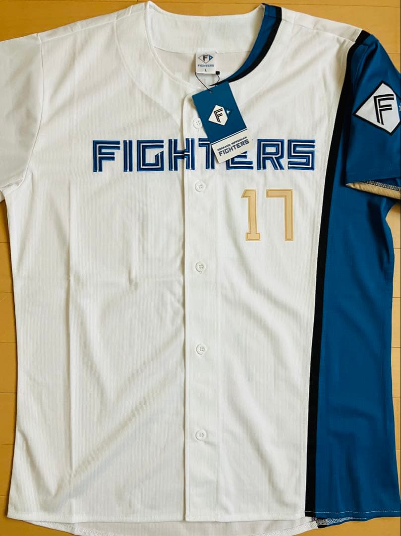 新品タグ付き未着　ファイターズ　伊藤大海　　直筆サイン　ユニフォーム　Ｌサイズ