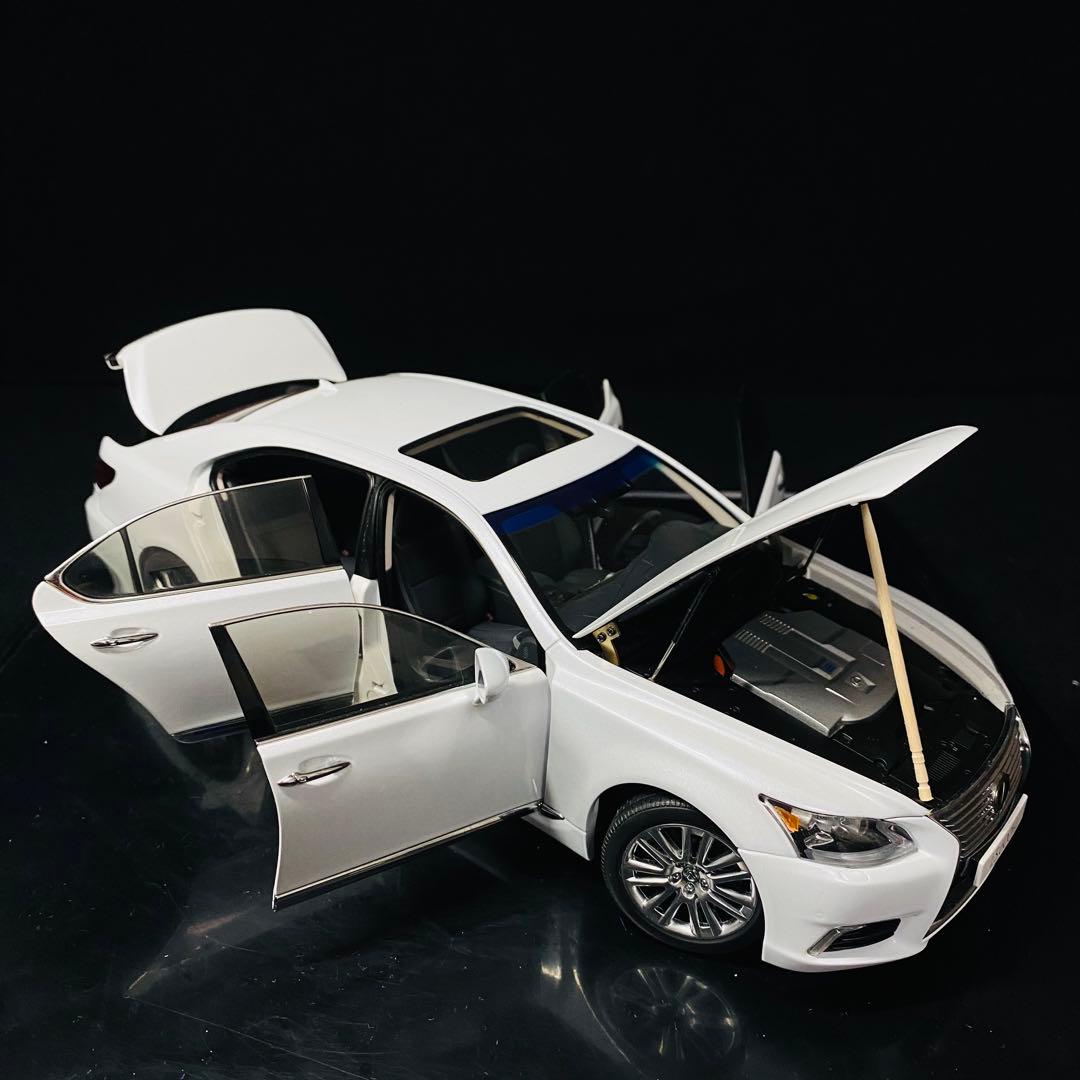 AUTOart 1/18 レクサス LS600hL 2013 ホワイトパール