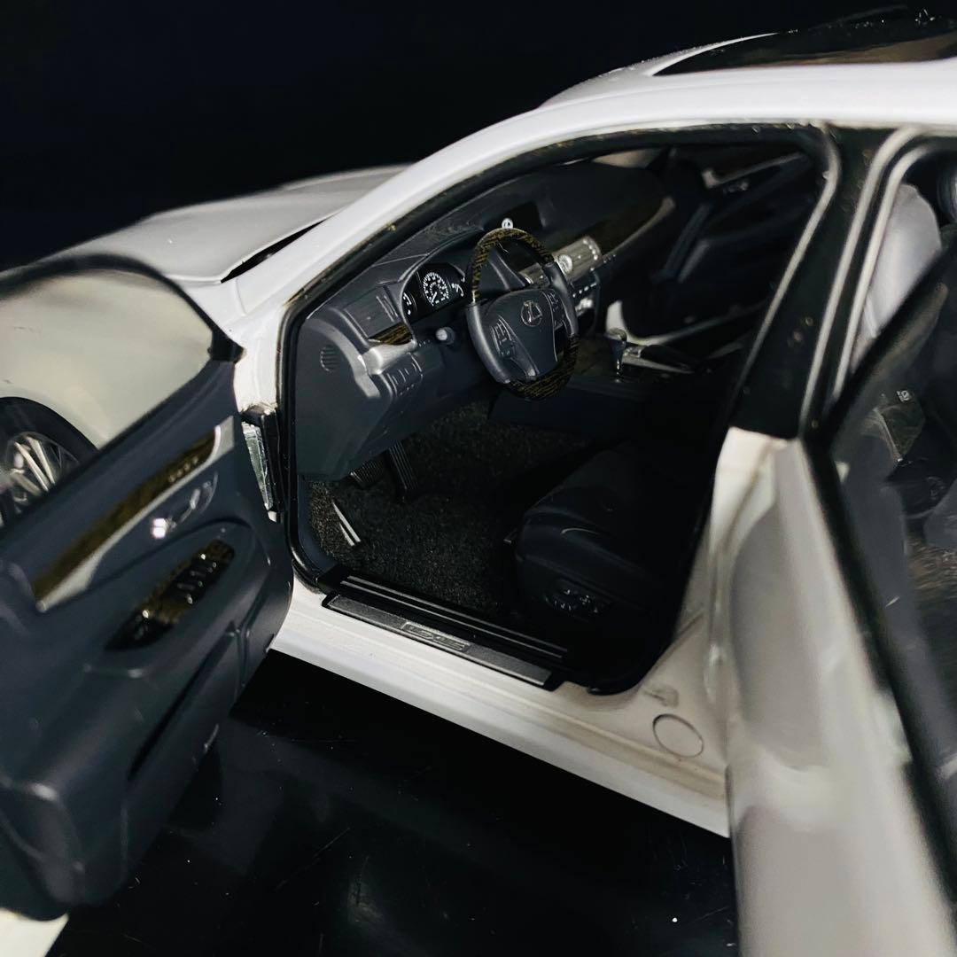 AUTOart 1/18 レクサス LS600hL 2013 ホワイトパール