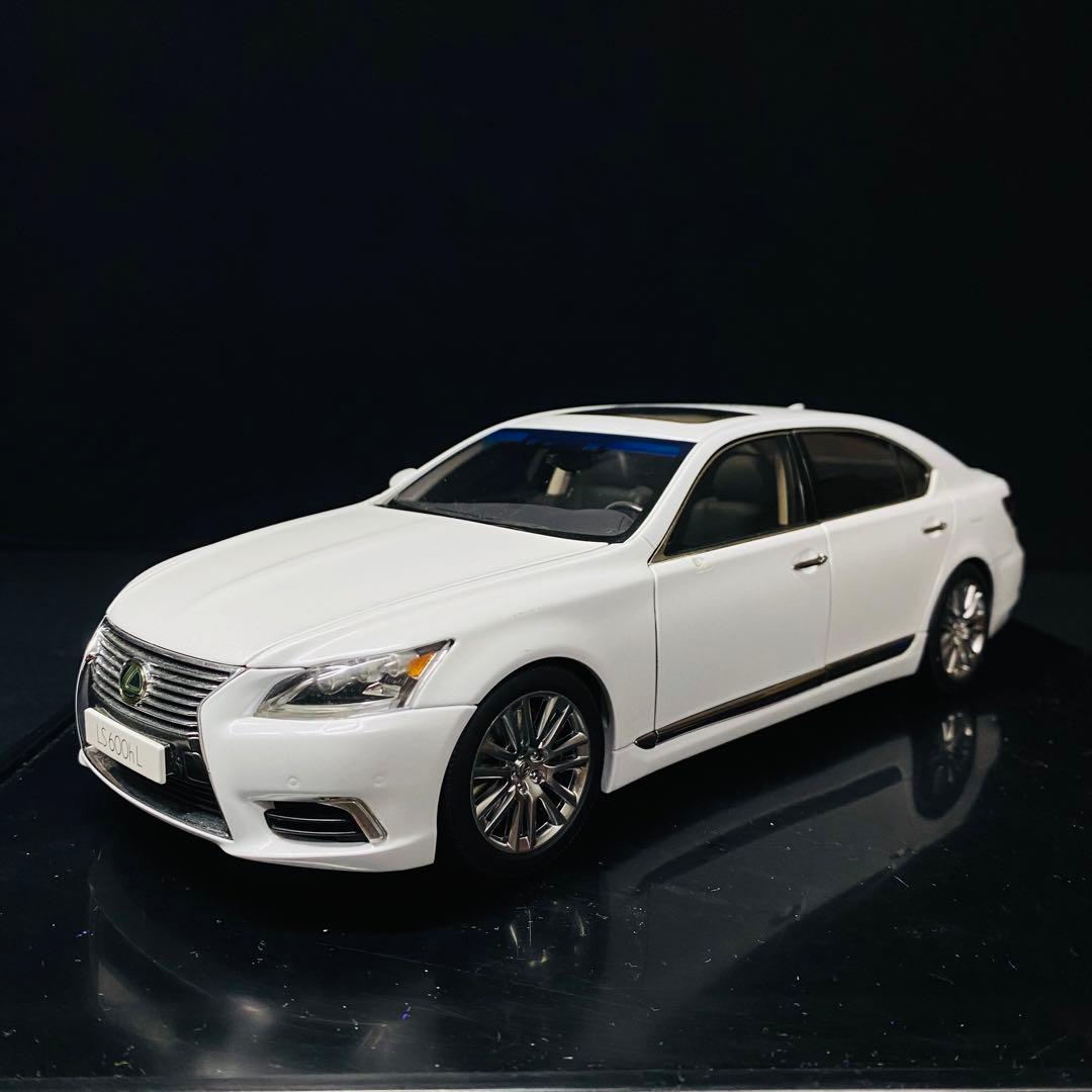 AUTOart 1/18 レクサス LS600hL 2013 ホワイトパール