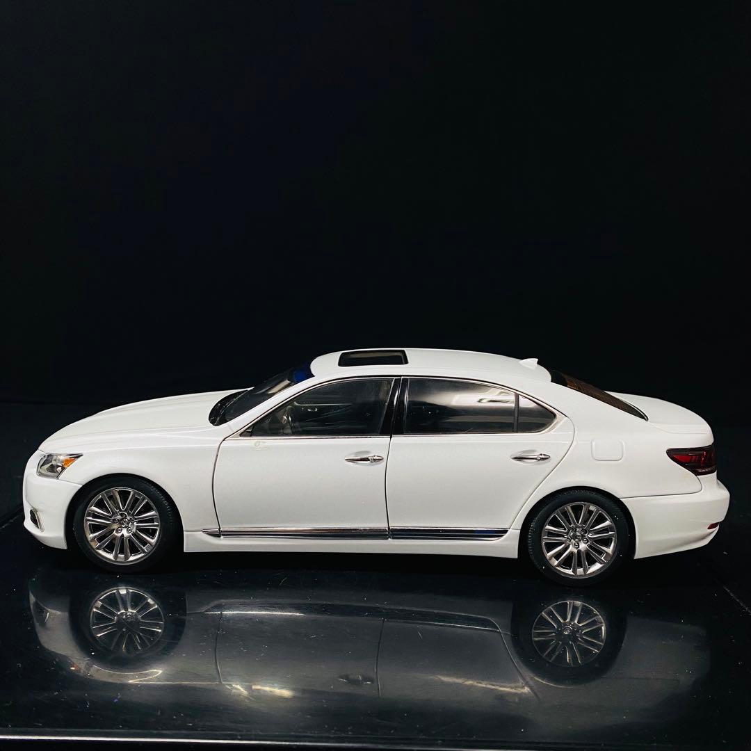 AUTOart 1/18 レクサス LS600hL 2013 ホワイトパール