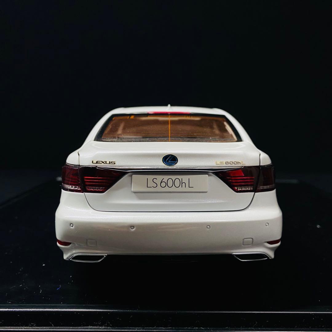 AUTOart 1/18 レクサス LS600hL 2013 ホワイトパール