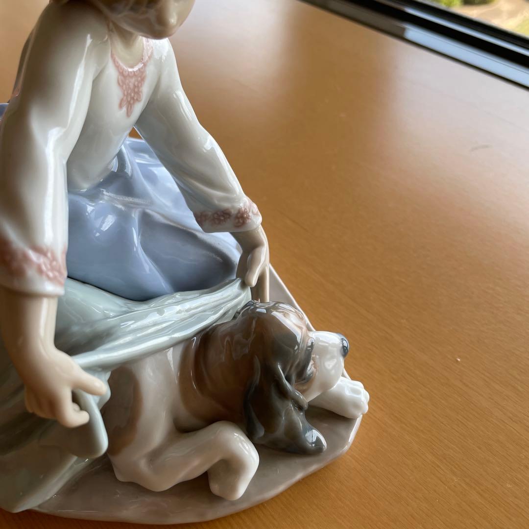 極美品　LLADRO リヤドロ　座っている少女子犬付き　　キズなし破損なし