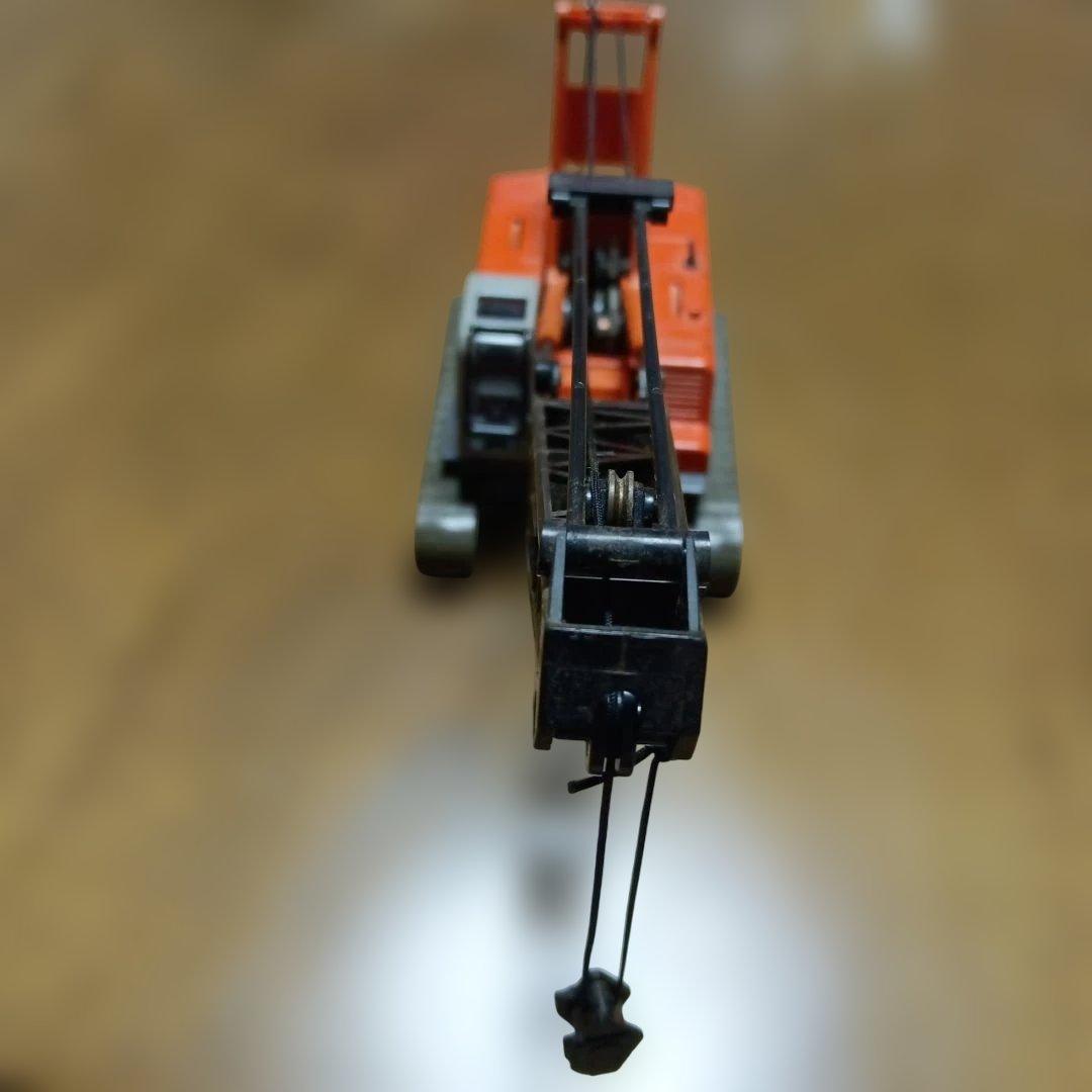 日立 クレーン車 オレンジ色