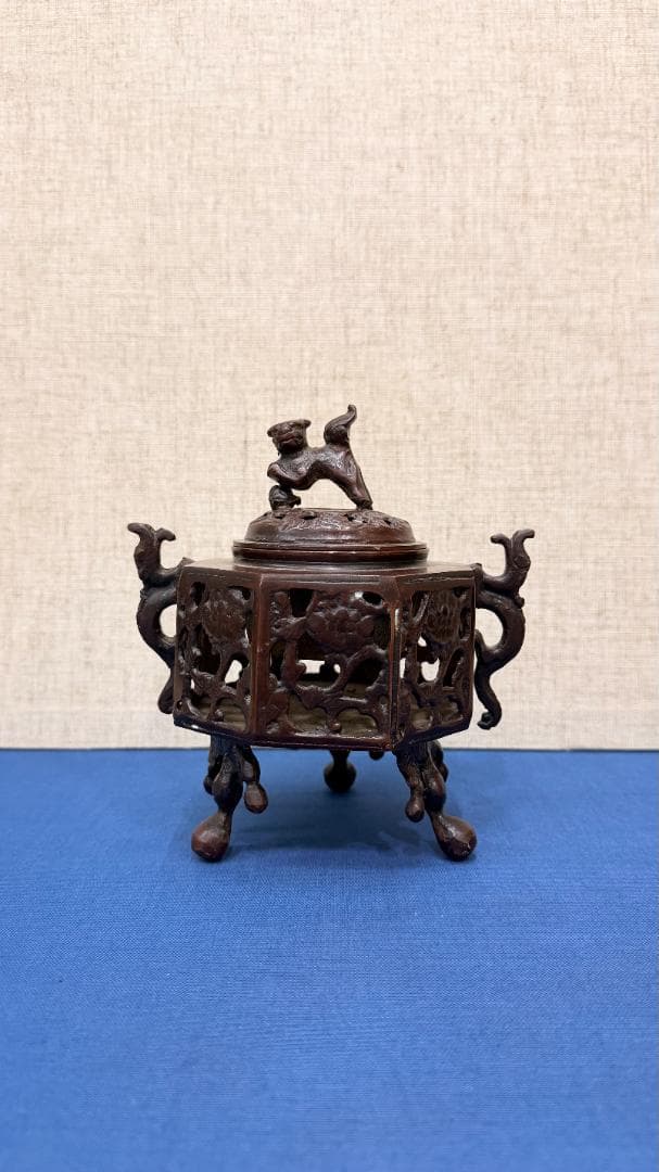 【一点物｜重厚透彫】銅製 六角蓋付香炉｜瑞獣摘み｜実心銅の重厚感｜高さ約15cm