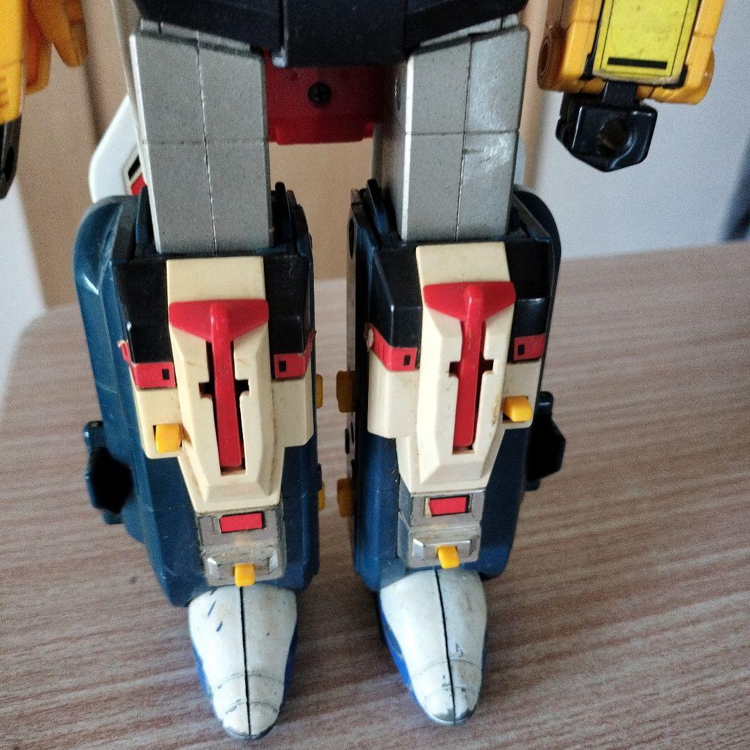 変身していくロボット