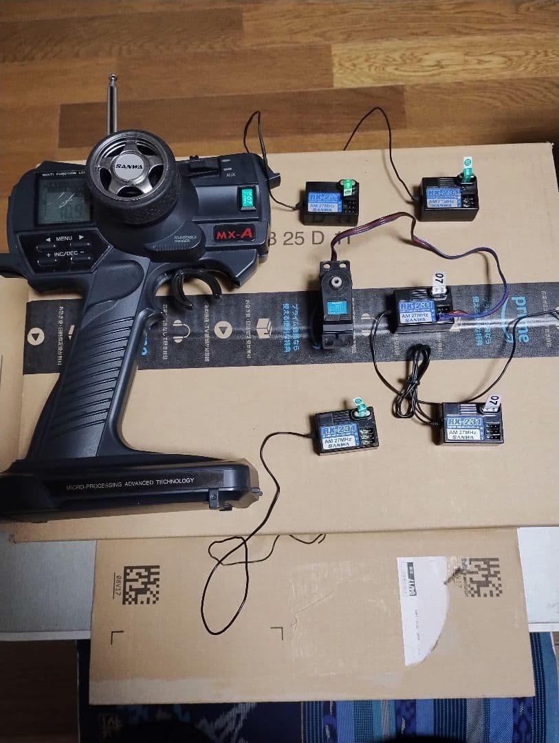 SANWA MX-A ラジコンプロポセット、専用受診機５機と成ります。