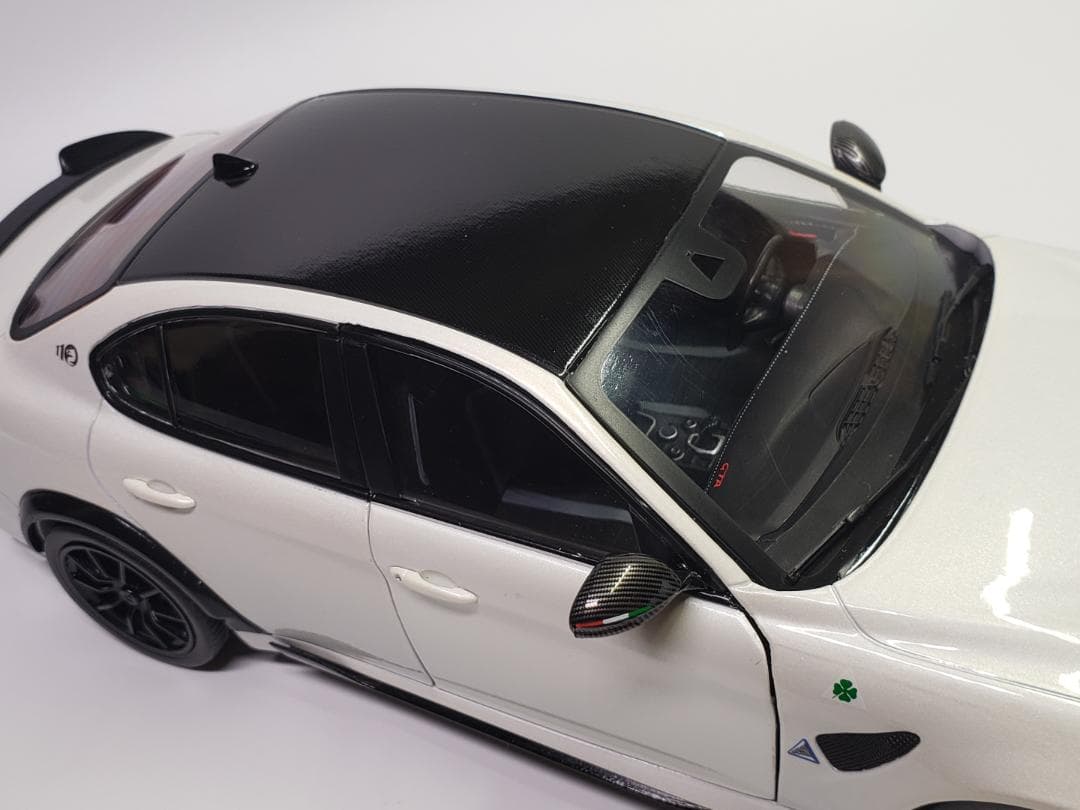 ソリド SOLIDO 1/18 アルファロメオ ジュリア GTA ホワイト 白