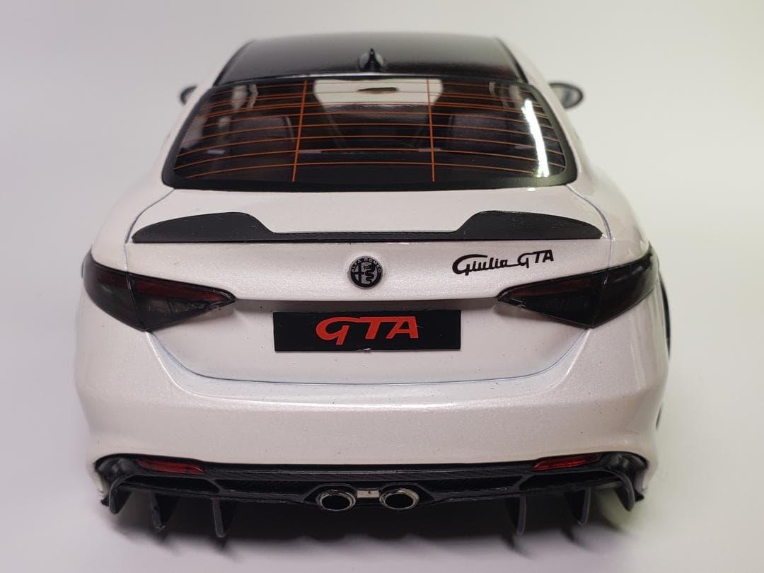 ソリド SOLIDO 1/18 アルファロメオ ジュリア GTA ホワイト 白