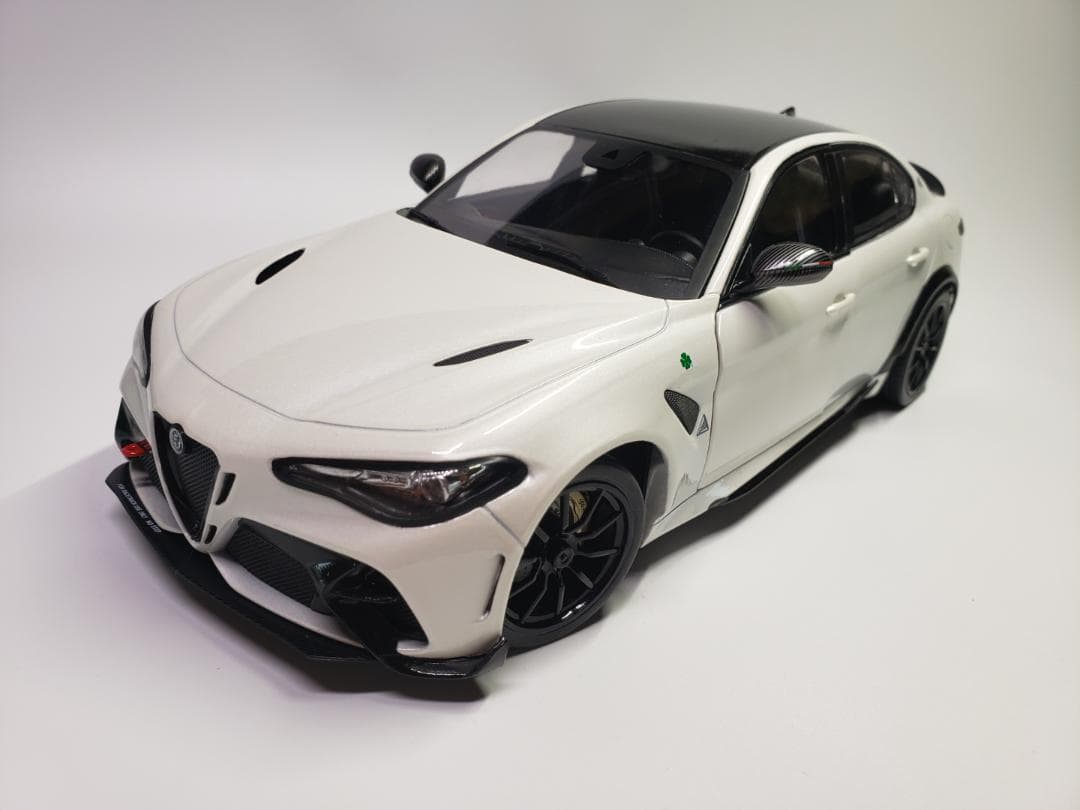 ソリド SOLIDO 1/18 アルファロメオ ジュリア GTA ホワイト 白