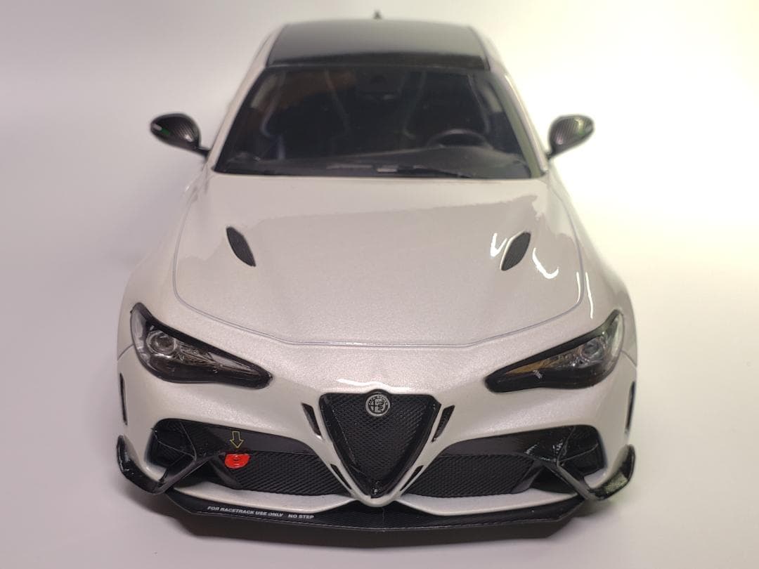 ソリド SOLIDO 1/18 アルファロメオ ジュリア GTA ホワイト 白