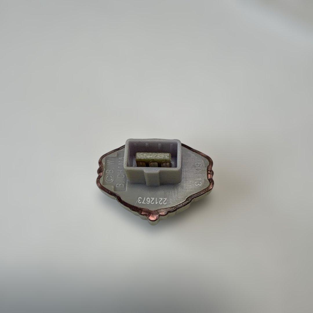 たまデコピアス　Disney たまごっち