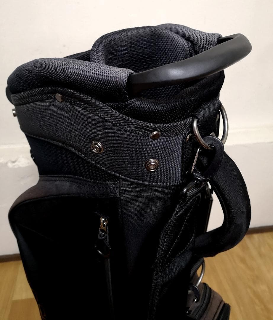 DESCENTEの軽量スタンドキャディバッグ(黒／グレー)