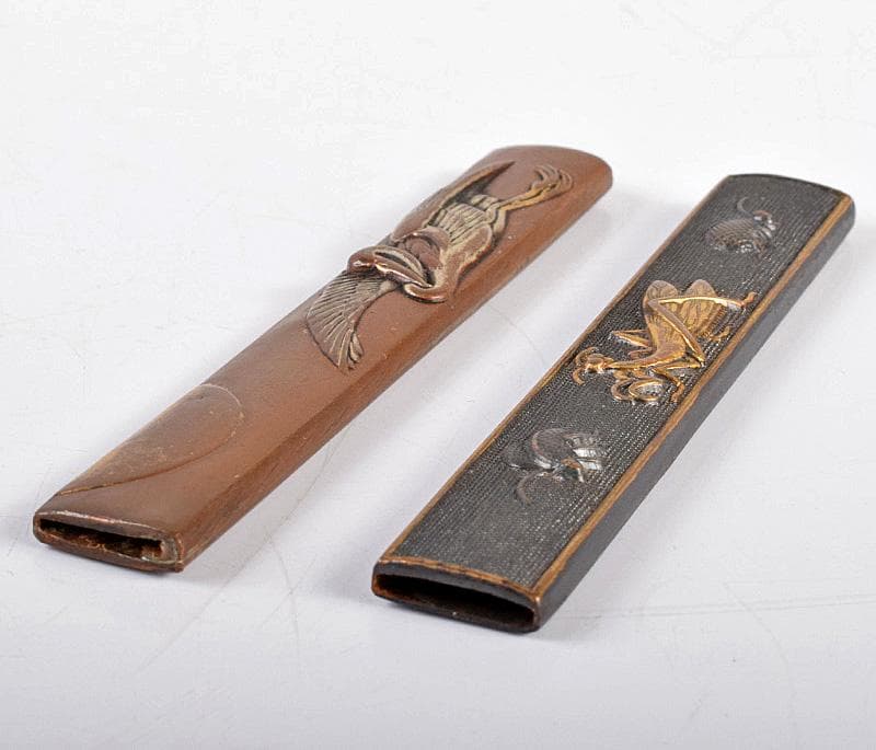 eyeknow74　古銅彫金　鶴図蟷螂図小柄2点　時代箱付　V　R3596