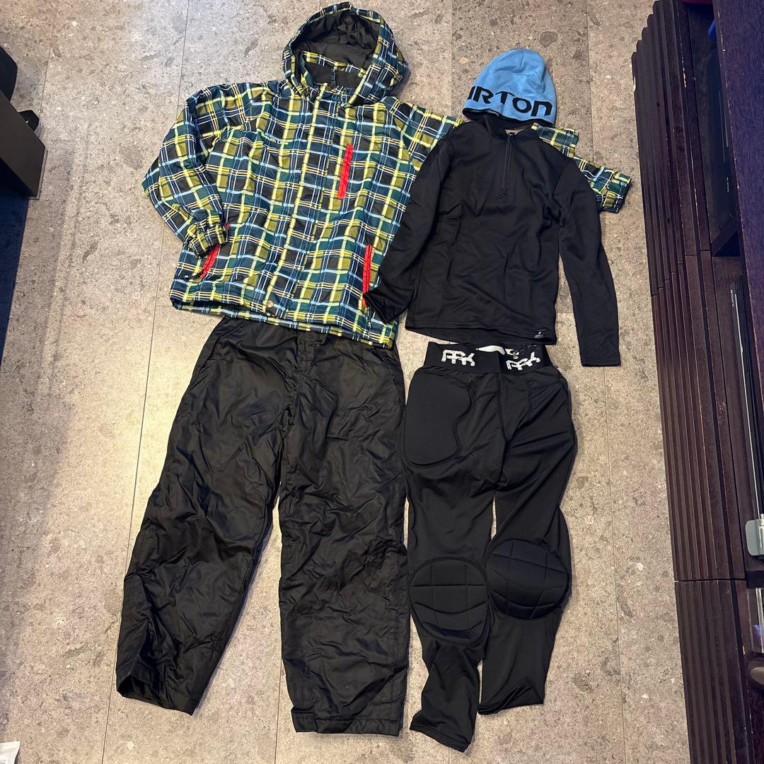 キッズ　スノーボードウェア140サイズ4点セット