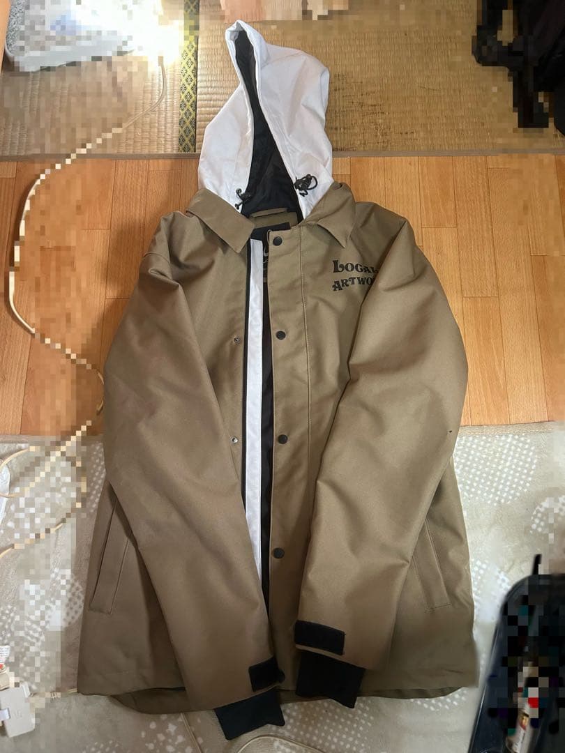 デニムパンツとロゴジャケットセット