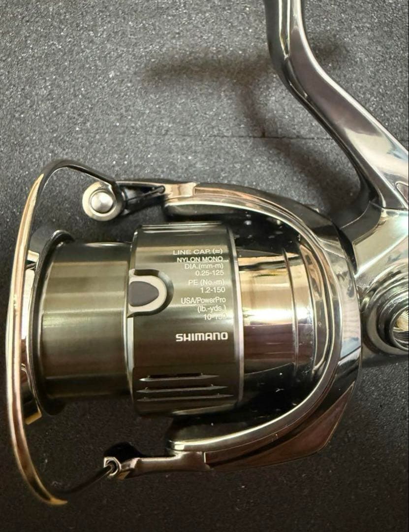 【ほぼ新品】22ステラC3000 MHG シマノ　箱付き　送料込み