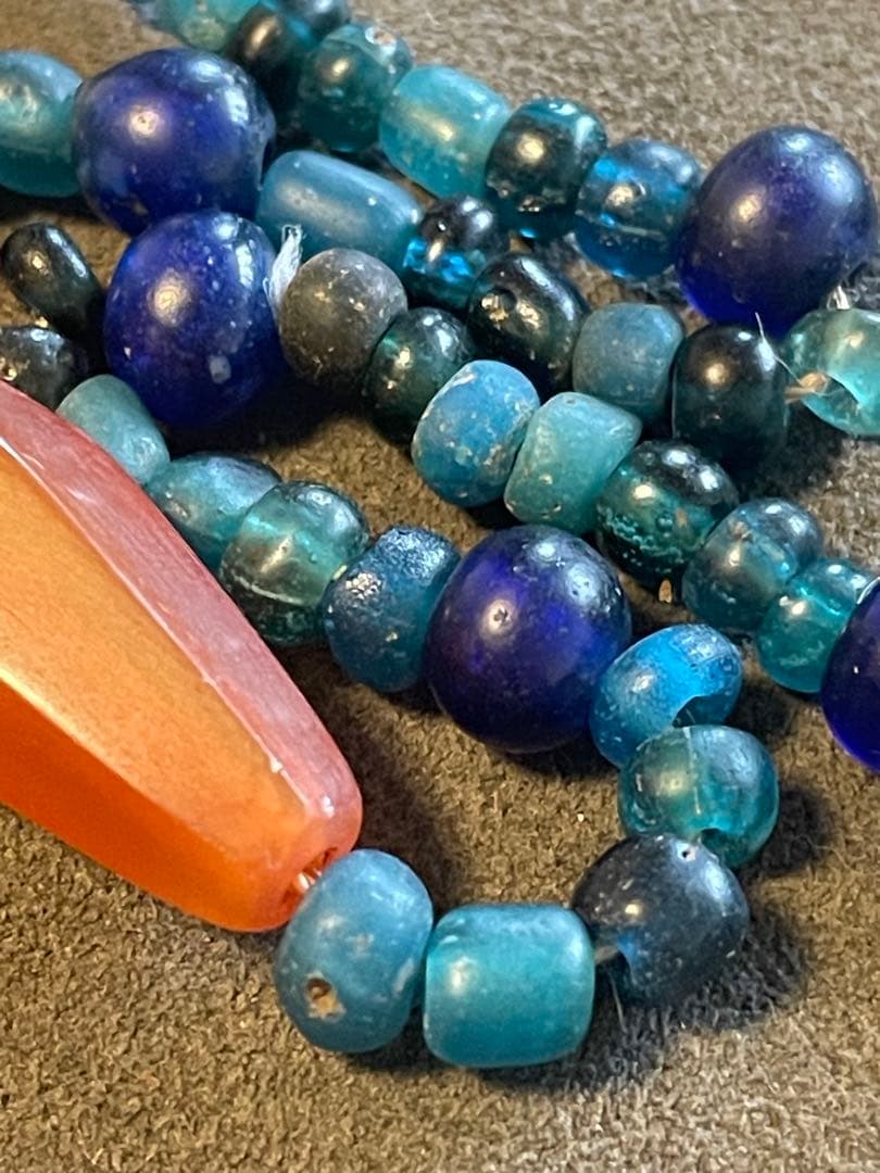 出土　古墳時代　赤瑪瑙製12面切子玉　瑠璃玉1連