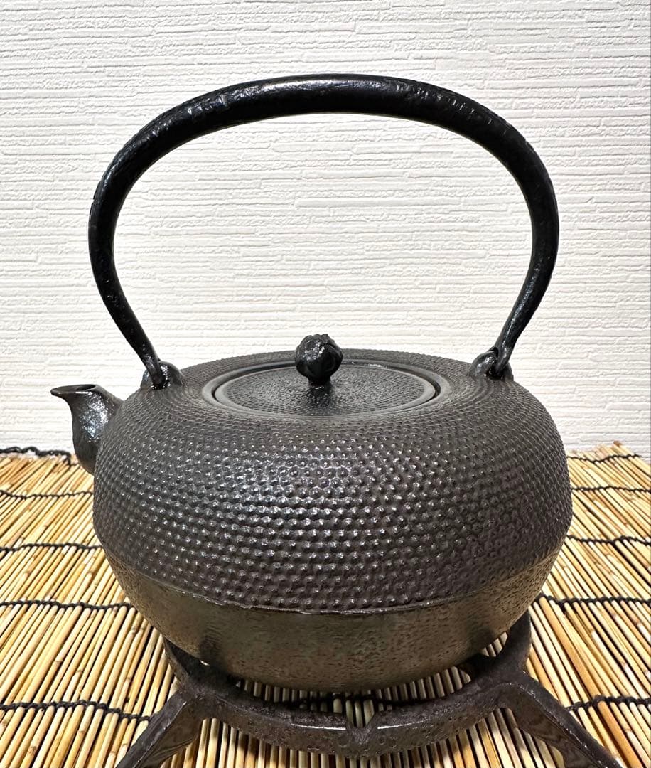 未使用品　南部盛岡東文堂造　１０型姥口アラレ　南部鉄瓶　南部鉄器　鉄瓶