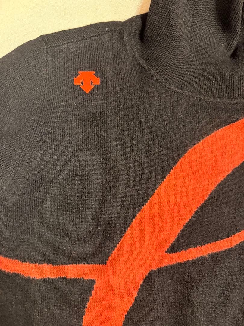 DESCENTE スポーツウェアセット 黒とオレンジ　M セーターのみ