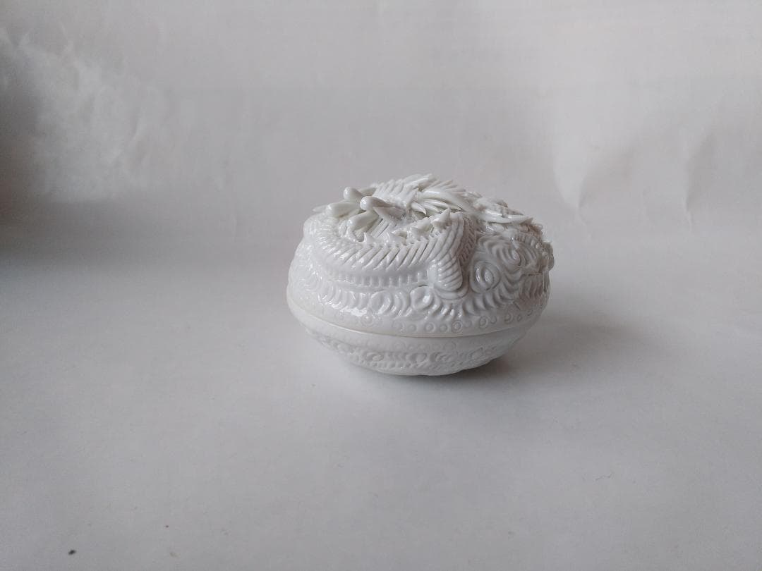 平戸焼 十五代 中里茂右衛門 作 白磁雲龍彫 香合 茶道具 懐石道具 共箱 新品