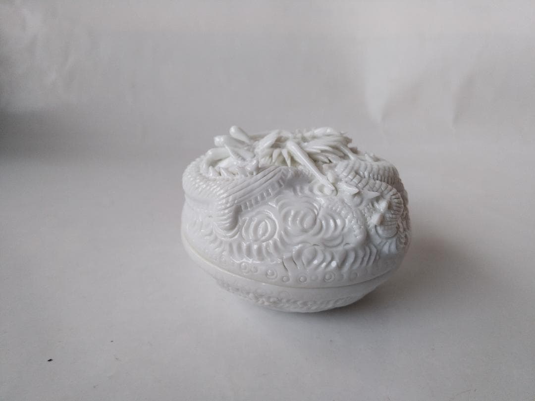 平戸焼 十五代 中里茂右衛門 作 白磁雲龍彫 香合 茶道具 懐石道具 共箱 新品