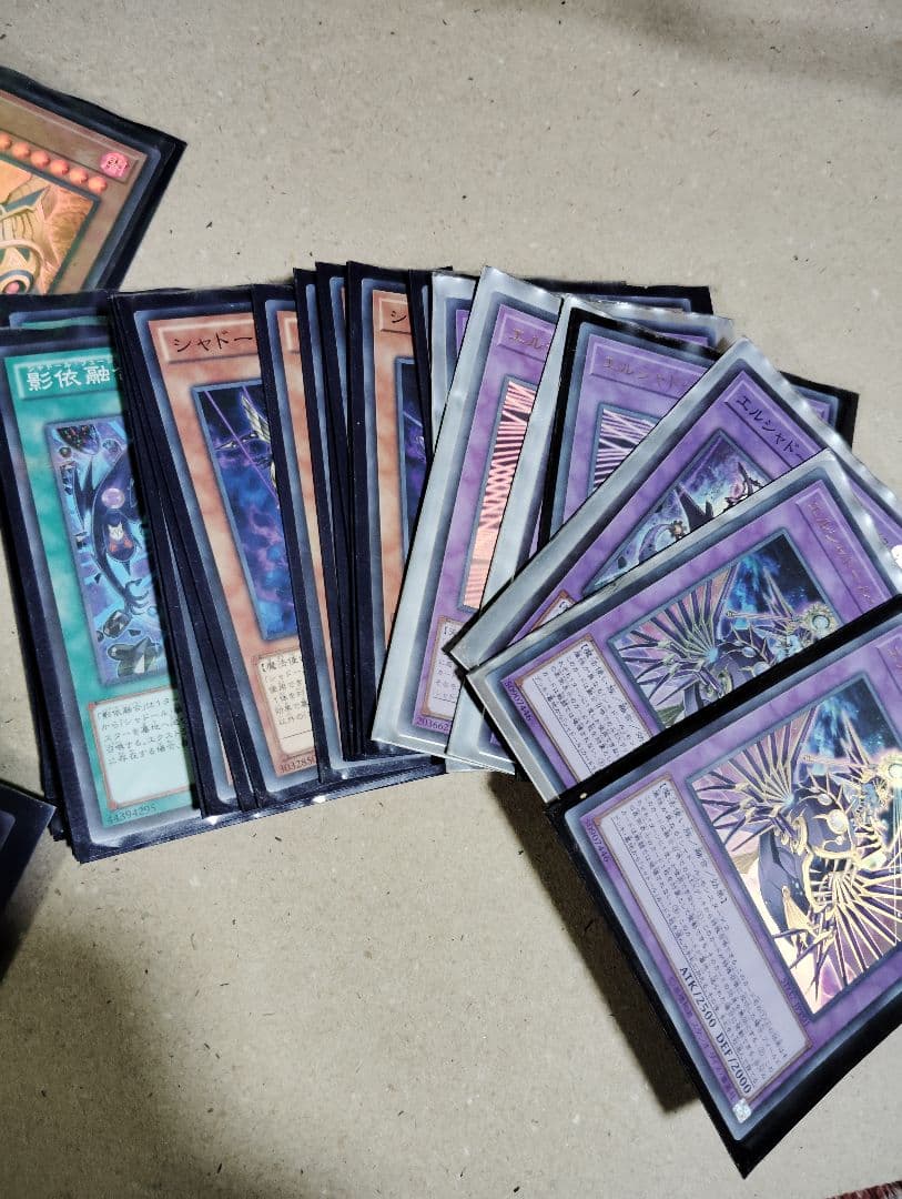 【遊戯王カード　まとめ売り・引退品】ケース＋スリーブ付き