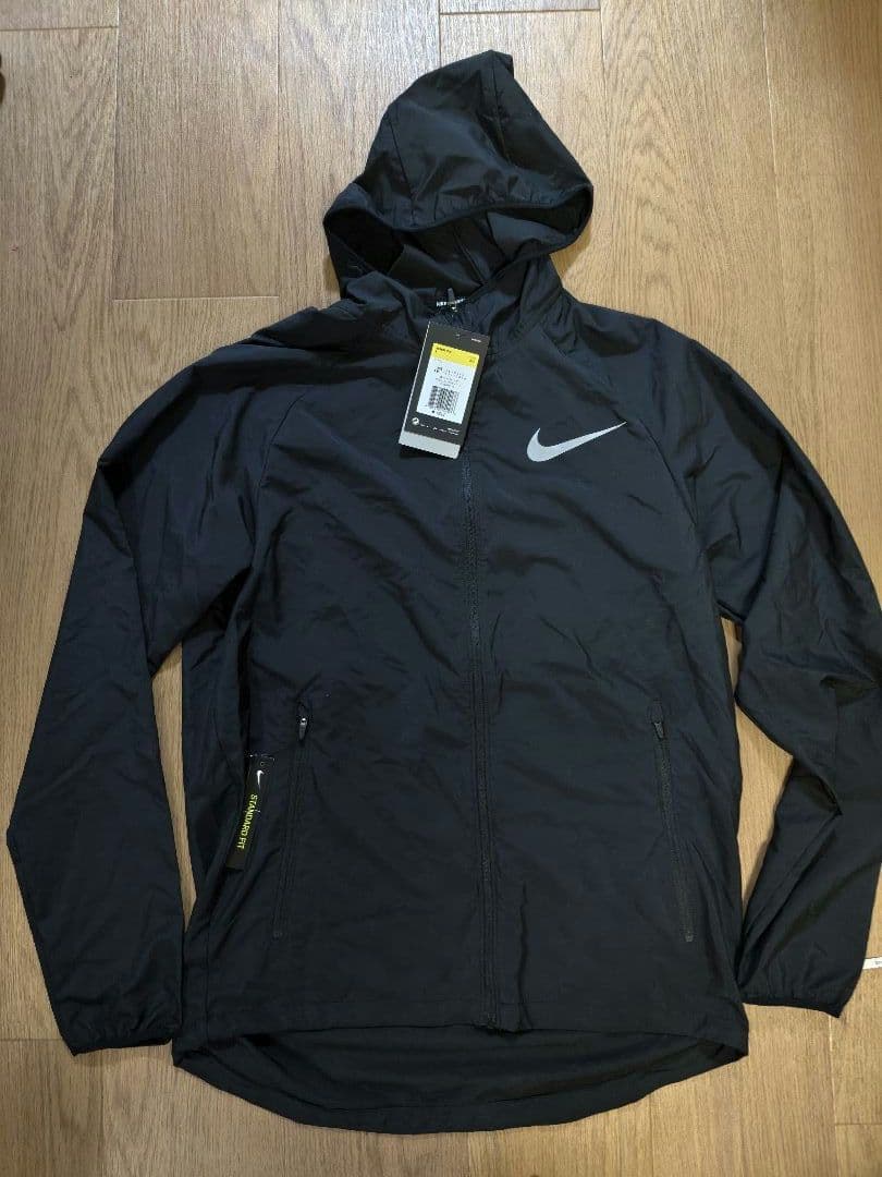 【未使用品】ナイキ　エッセンシャルジャケット