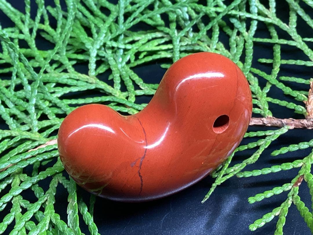 極上日本三大銘石‼️佐渡赤石勾玉　強力パワー黒線入り日本一美麗な赤色彩　安価卸し‼️