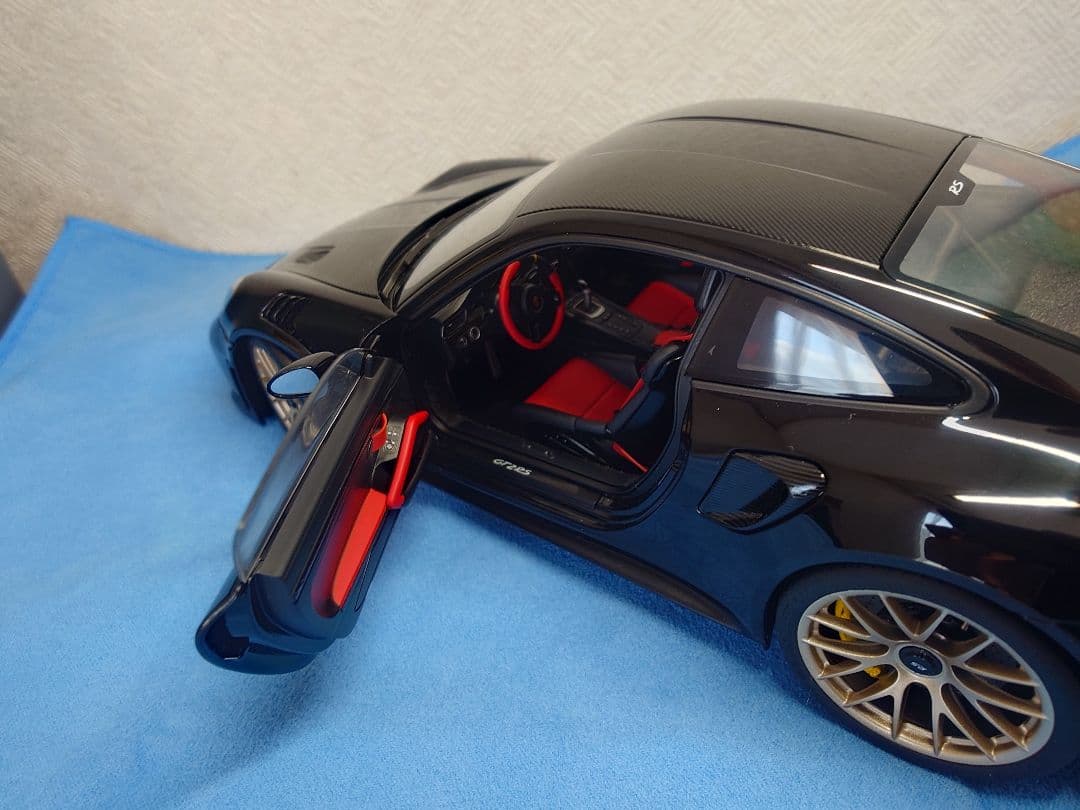 オートアート1/18 ポルシェ 911 (991.2) GT2