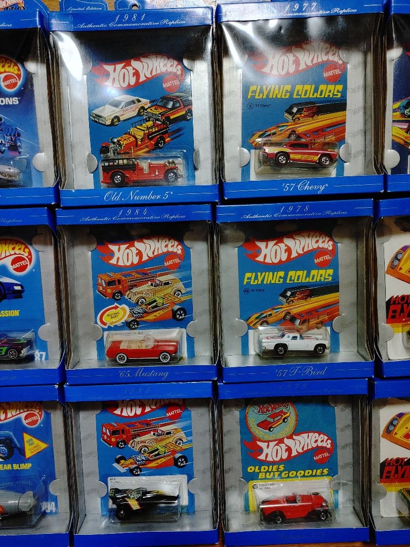 ホットウィール　３０周年アニバーサリー　１８車種セット