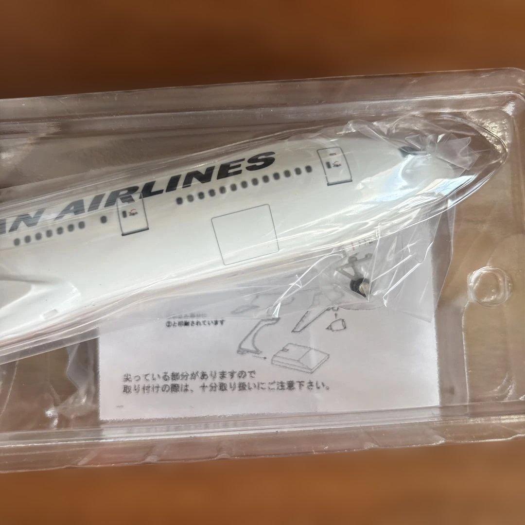 [新品]Boeing 777-200 日本航空 1:200 おまけシール付き