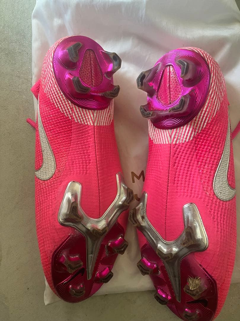 Nike サッカーシューズ ピンク FG