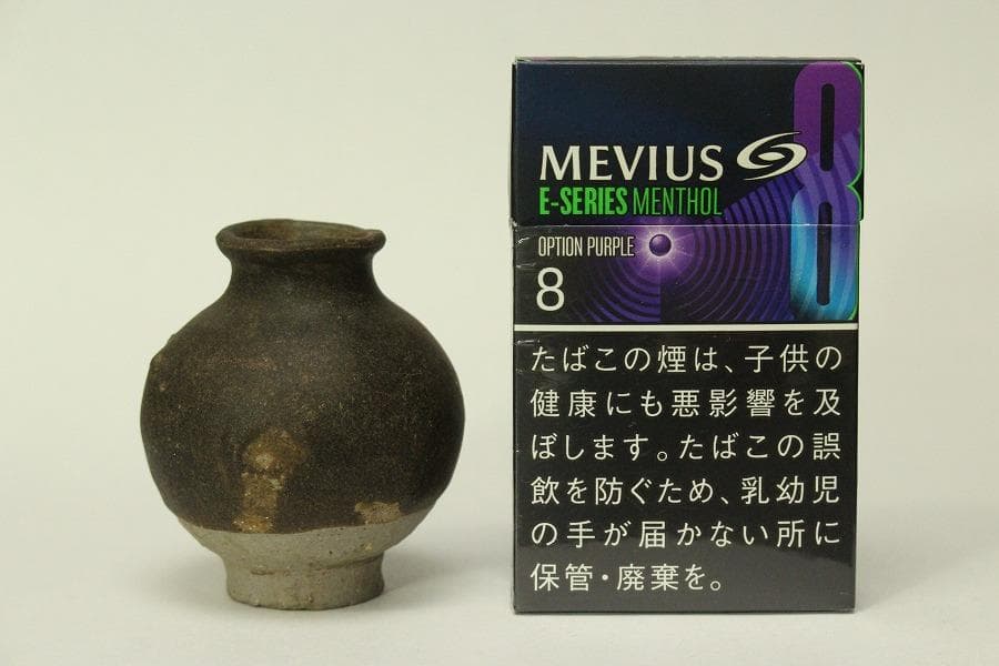 李朝 黒高麗 小壷 高6.2cm(LC521)