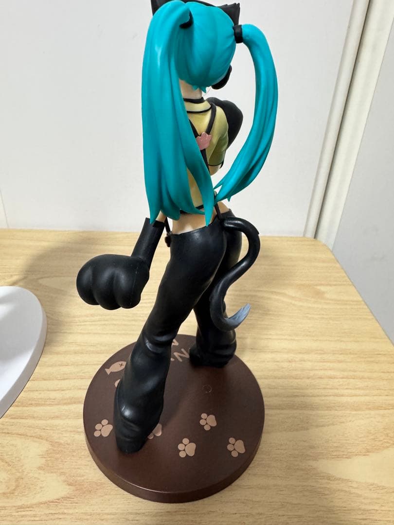 初音ミク スーパープレミアムフィギュア 2体セット （ナチュラル／にゃんこ）