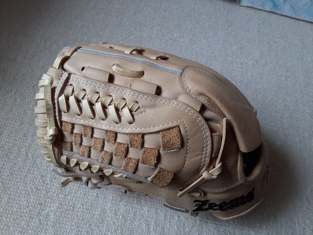 ジームスの軟式投手用グローブ　左利き用
