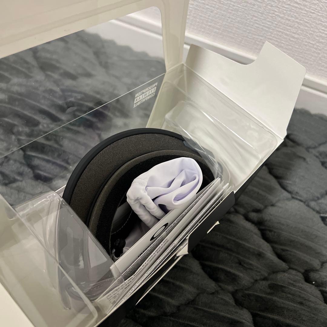 【新品未使用】オークリー フライトトラッカー XL メタルブラック