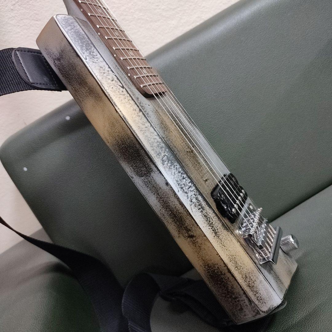 ダメージ仕様トラベルギター