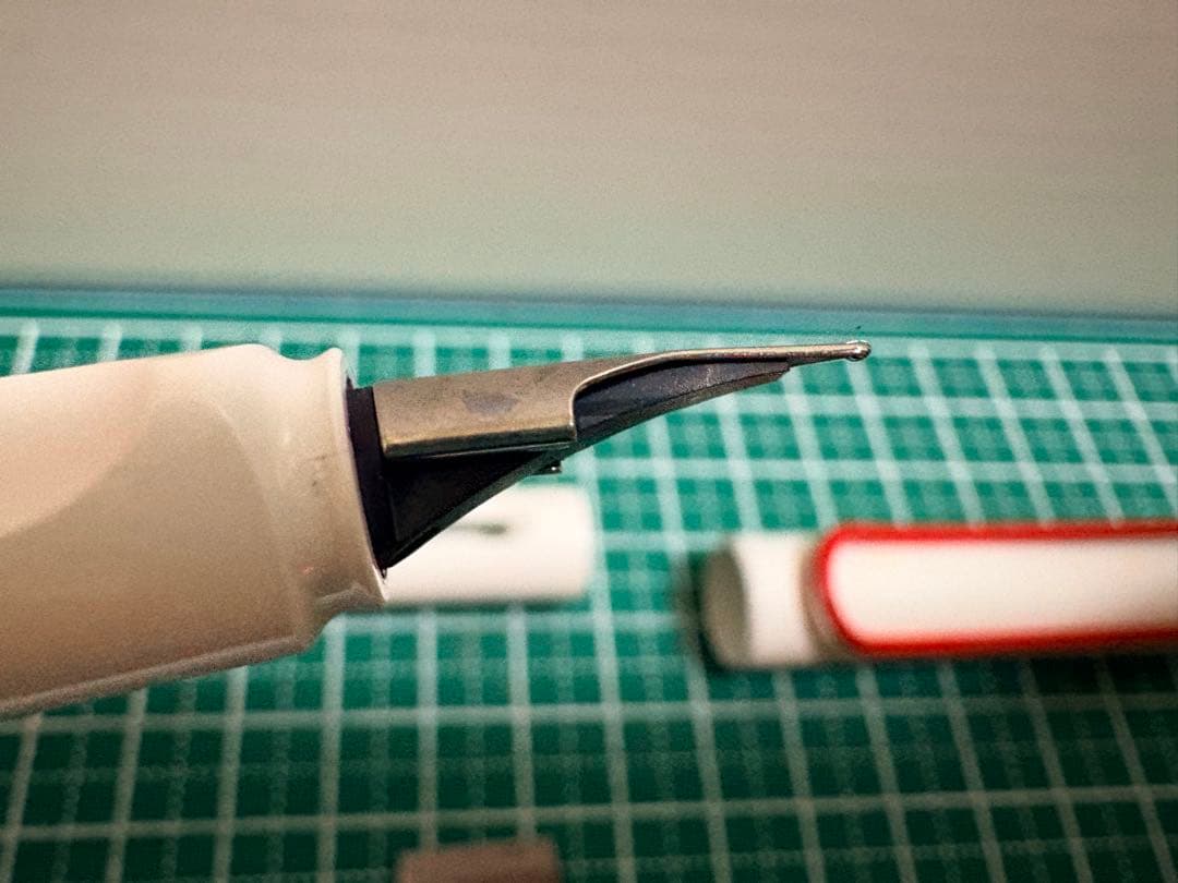 【匿名配送】LAMYサファリ限定ホワイト 万年筆 Fサイズ