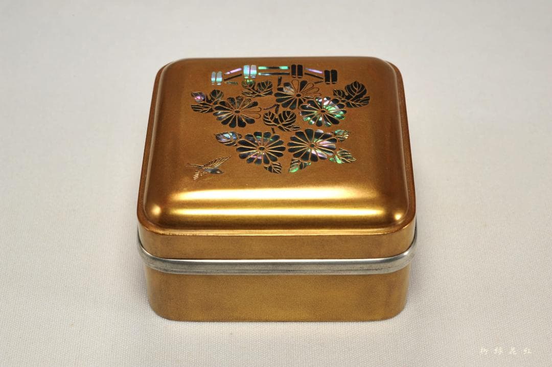 山下甫斎 菊籬蒔絵 四方 銀縁 香合 内菊蒔絵梨子地 共箱 茶道具