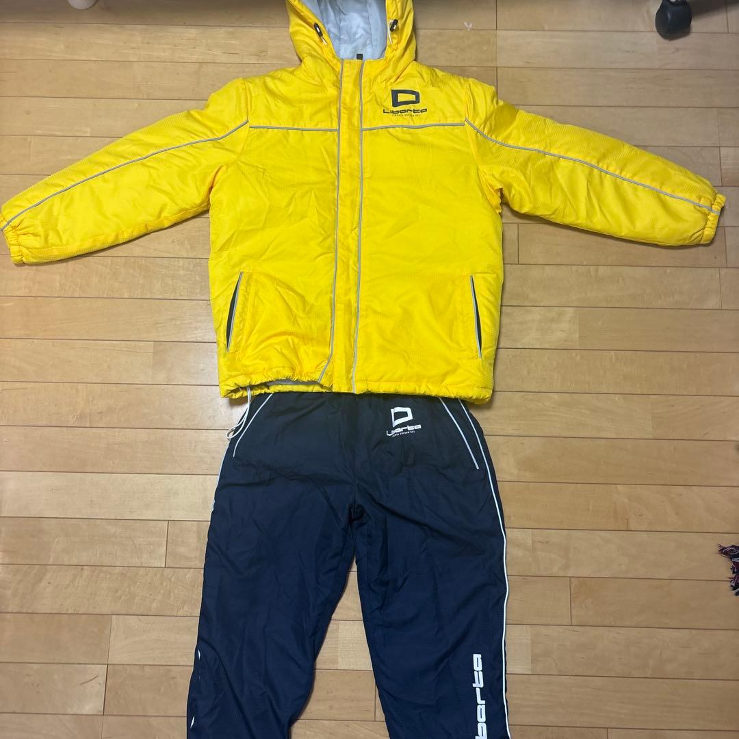 超美品リベルタサッカースクール　ウインドブレーカー上下セット　150cm